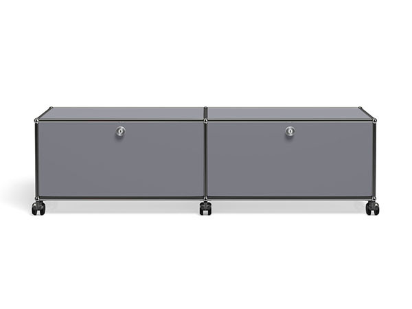 USM Haller  TV Board / USMハラー テレビボード  W / D / H：1523 / 373 / 430mm  ドロップダウンドア × 2、キャスター付き
